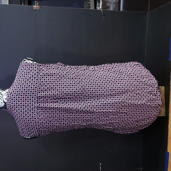 Nicole Miller Original Black, Pink & White Geo Design Sleeveless Top. Size L. - Picture 2 of 7